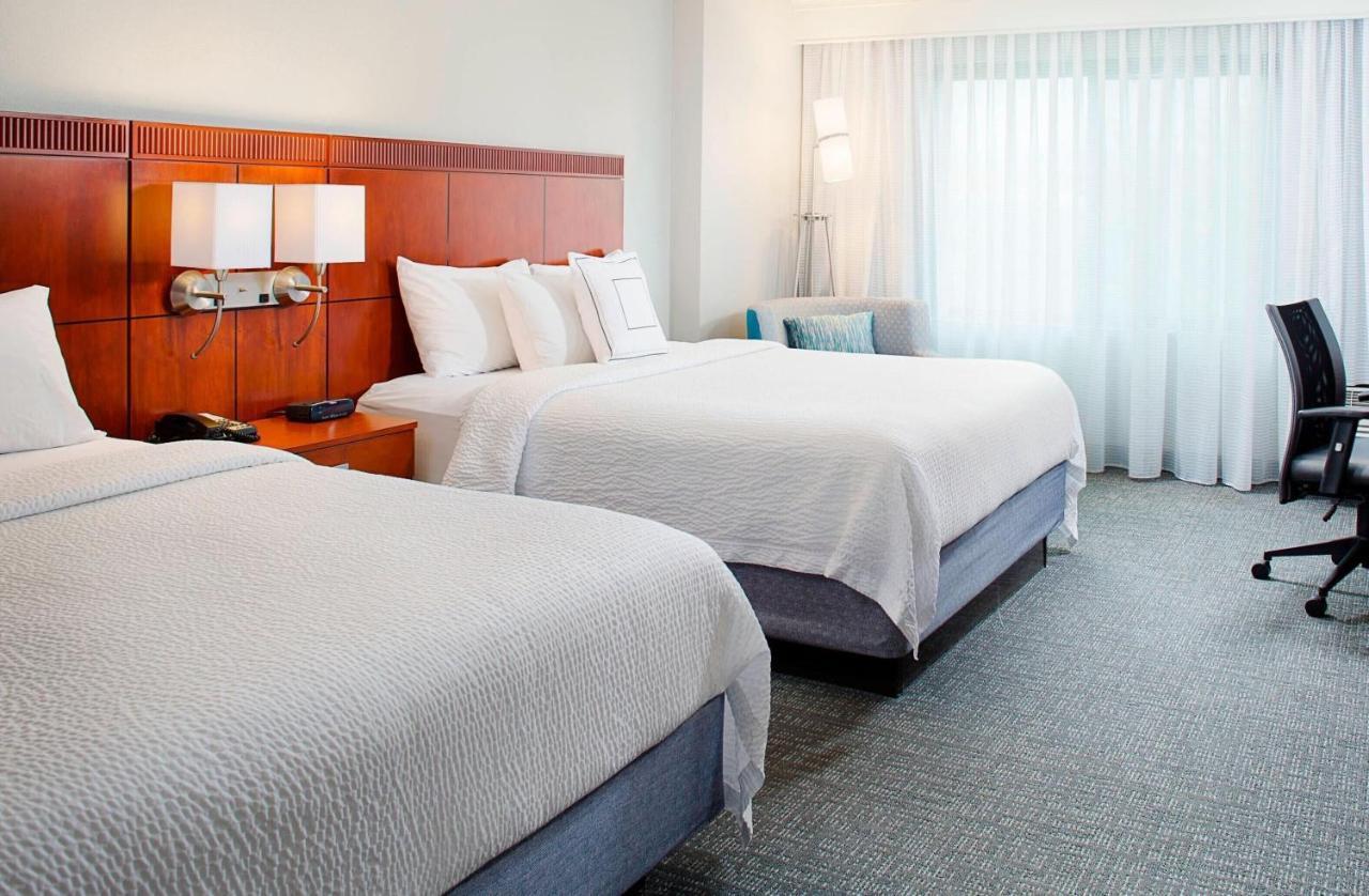 Courtyard By Marriott Roanoke Airport Hotel Kültér fotó