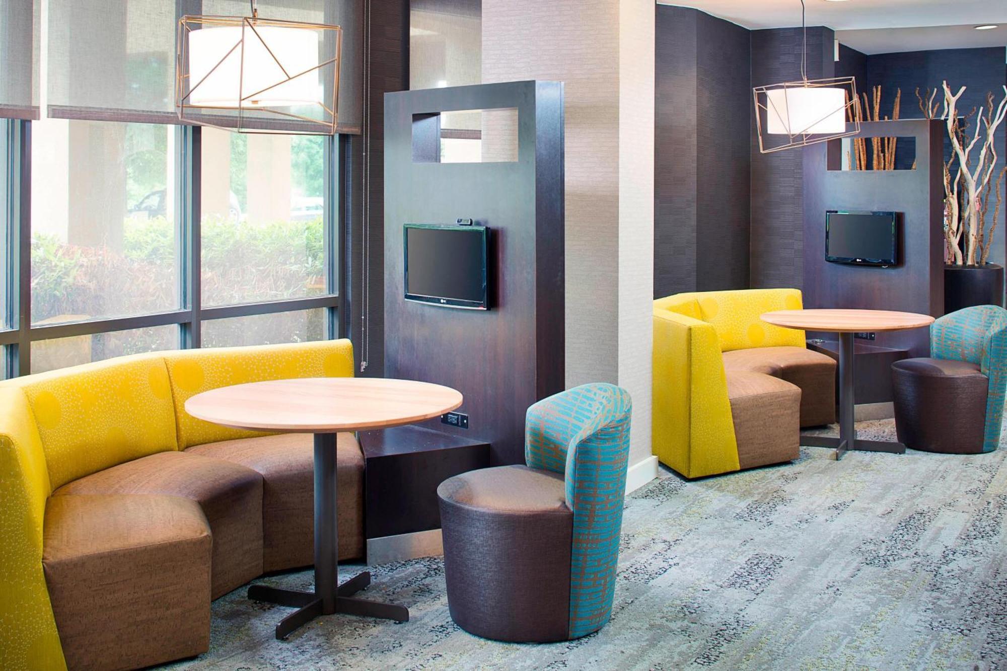 Courtyard By Marriott Roanoke Airport Hotel Kültér fotó