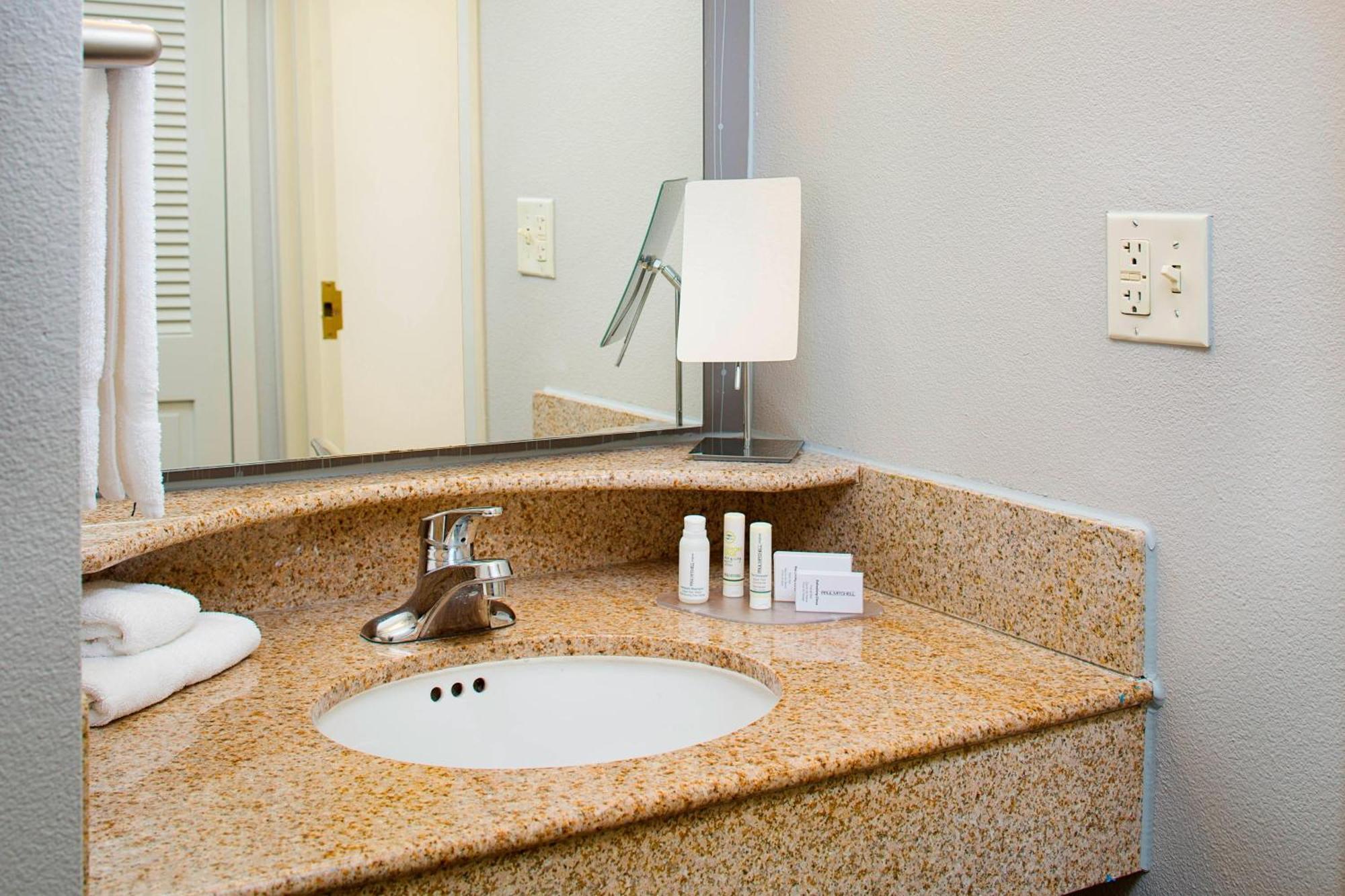 Courtyard By Marriott Roanoke Airport Hotel Kültér fotó